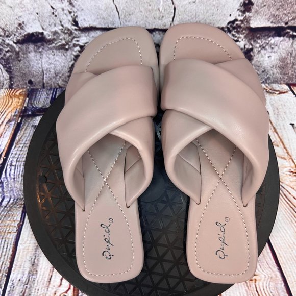 Qupid Women's Taupe Beige Open Toe Cushy Soft Cross Strap Flat Sandals Size 6.5 - Picture 4 of 9